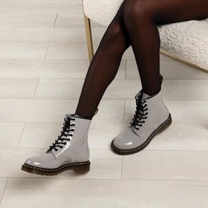 BNIB Dr. Marten’s 1460 W Zinc Gray Patent Leather Lace Up Boots